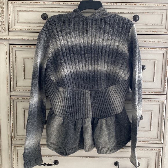 BCBG Cardigan L - Picture 3 of 3